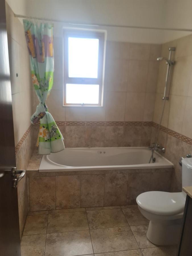 Апартаменти Top Floor 1 Bdrm Aprtrmnt Dromolaxia Екстер'єр фото