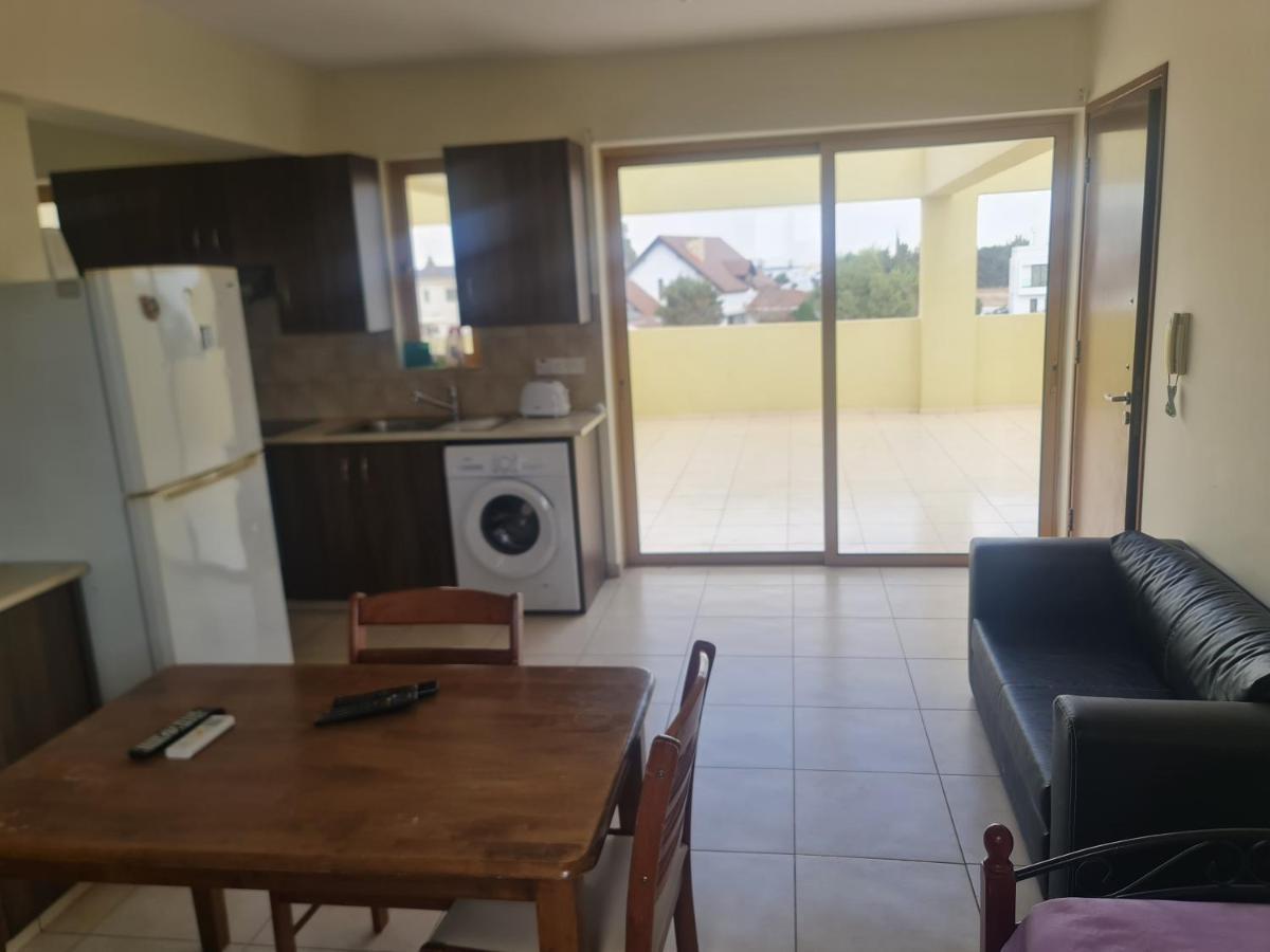 Апартаменти Top Floor 1 Bdrm Aprtrmnt Dromolaxia Екстер'єр фото