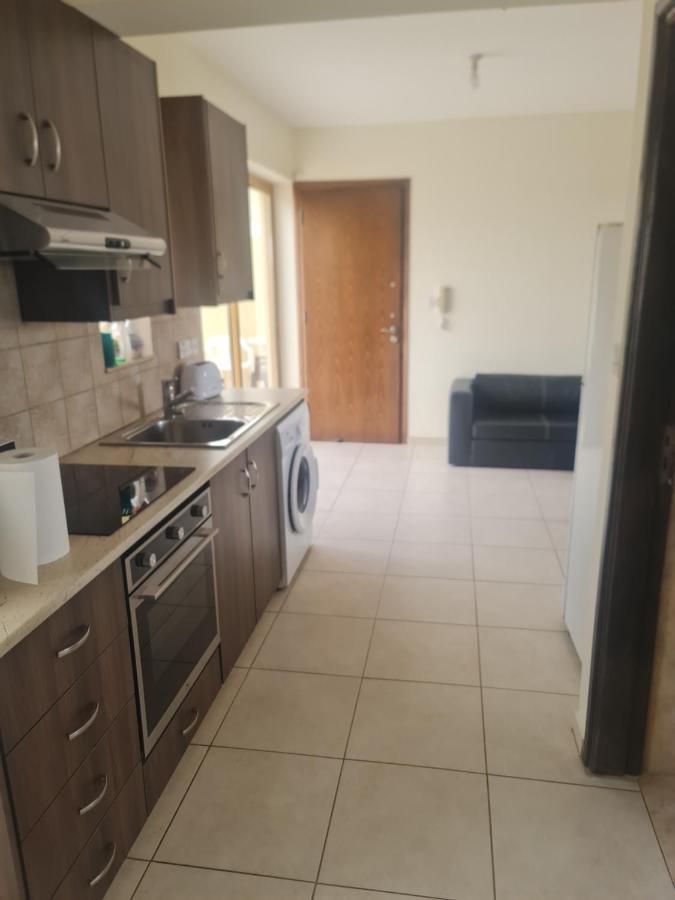 Апартаменти Top Floor 1 Bdrm Aprtrmnt Dromolaxia Екстер'єр фото